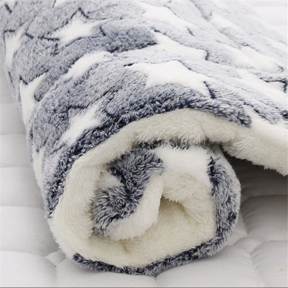 Cozy Thermal Fleece Pet Blanket - Soft & Warm Bed for Cats and Dogs