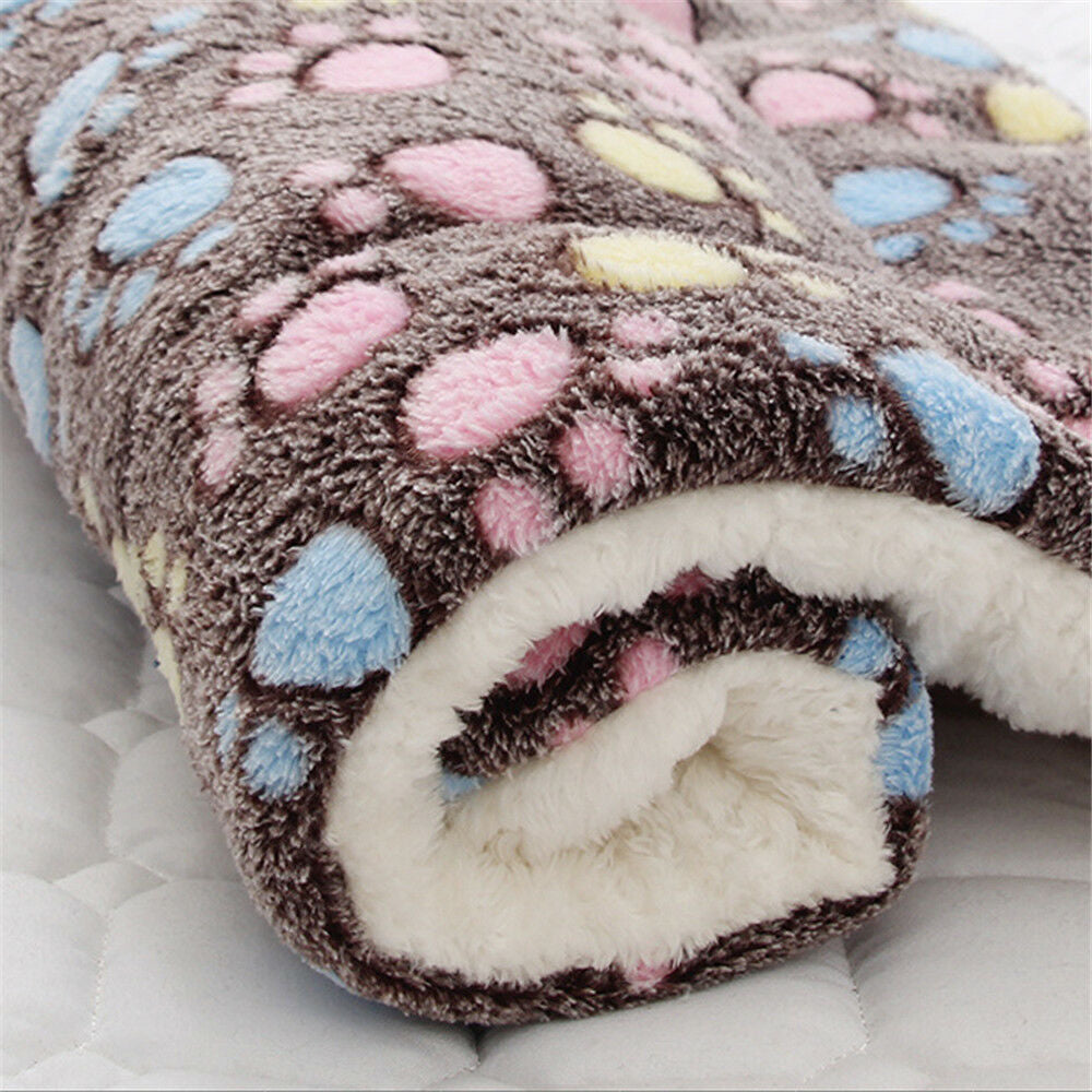Cozy Thermal Fleece Pet Blanket - Soft & Warm Bed for Cats and Dogs