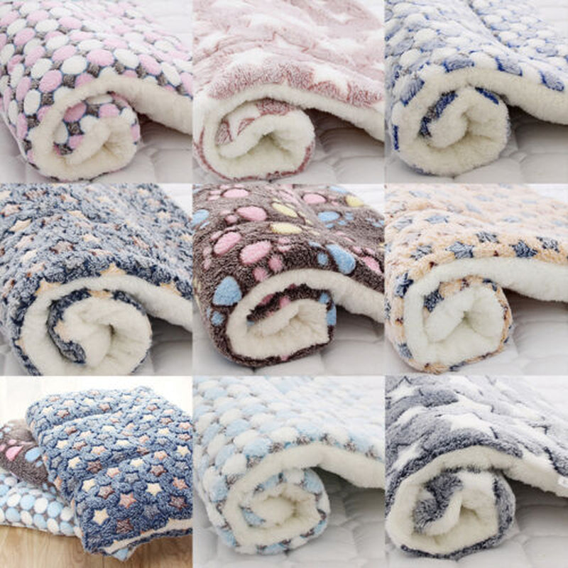 Cozy Thermal Fleece Pet Blanket - Soft & Warm Bed for Cats and Dogs