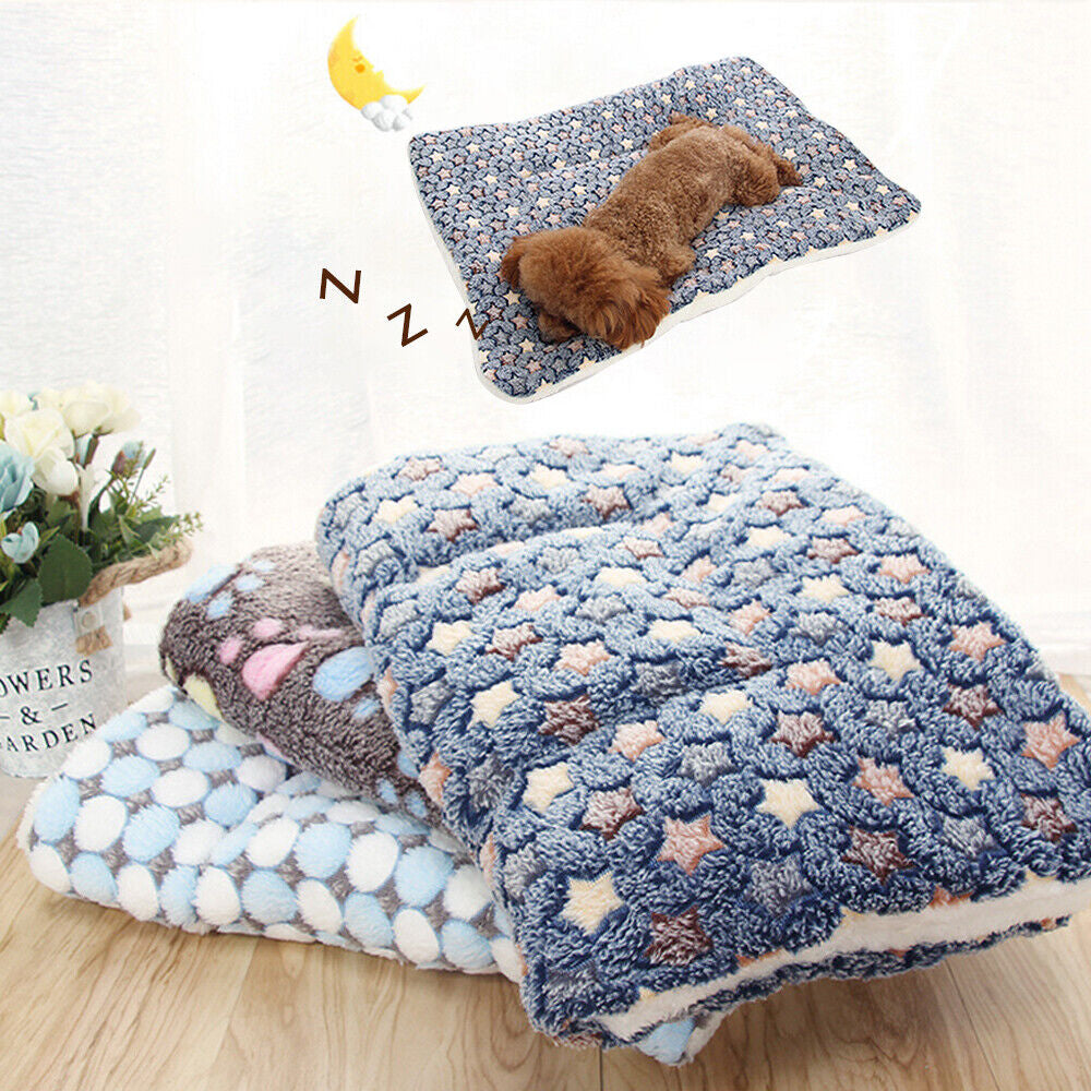 Cozy Thermal Fleece Pet Blanket - Soft & Warm Bed for Cats and Dogs