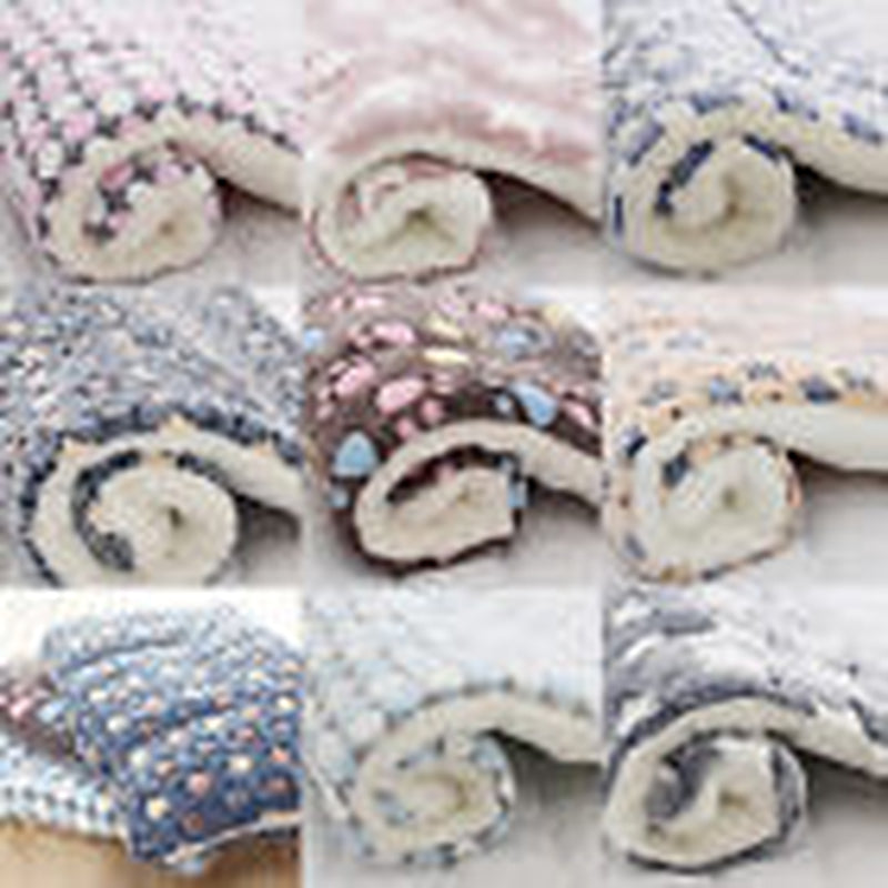 Cozy Thermal Fleece Pet Blanket - Soft & Warm Bed for Cats and Dogs